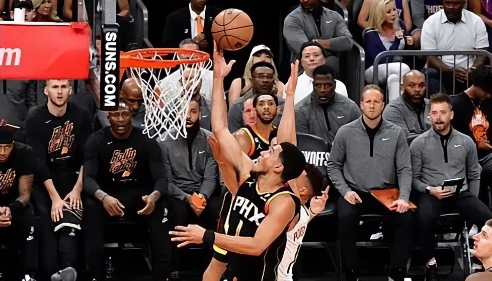 布克狂砍15分太阳vs勇士,太阳揭幕战险胜勇士布克砍32分