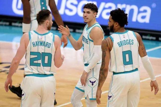 西蒙斯和迈特威谁厉害,西蒙斯和迈特威