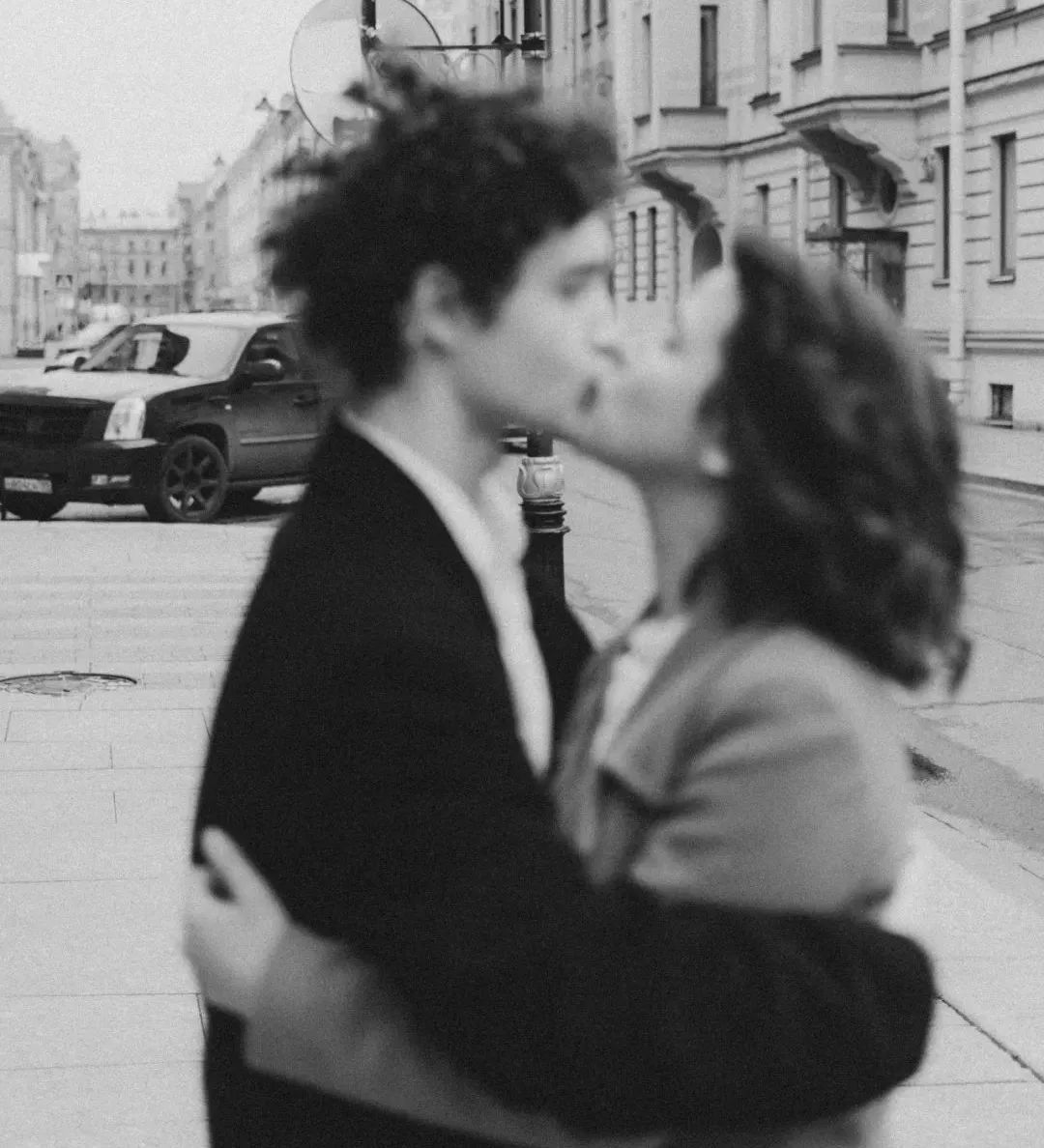 央视记者王冰冰人设崩塌了？看完“黑料”，我却更喜欢她了