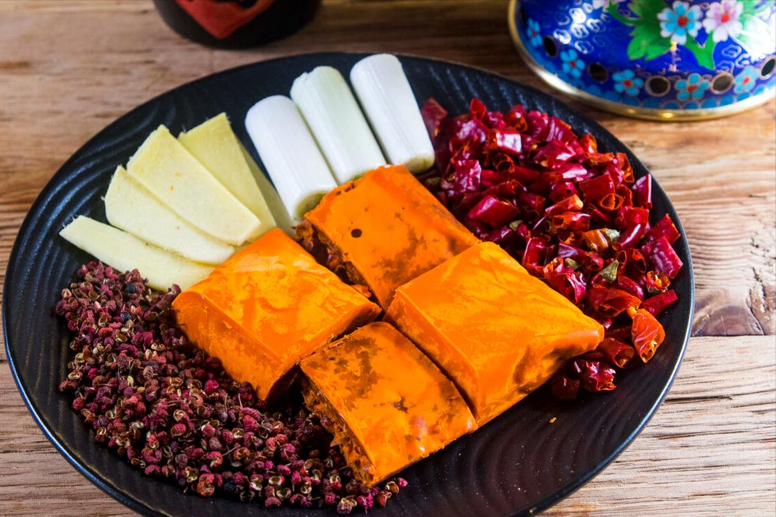 开火锅店什么火锅才火爆,自助火锅好还是自己开火锅店好