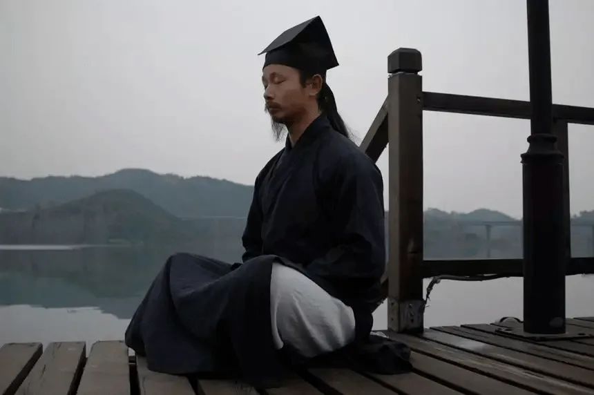 打坐强身，入定则始，职场的你有空“修炼”