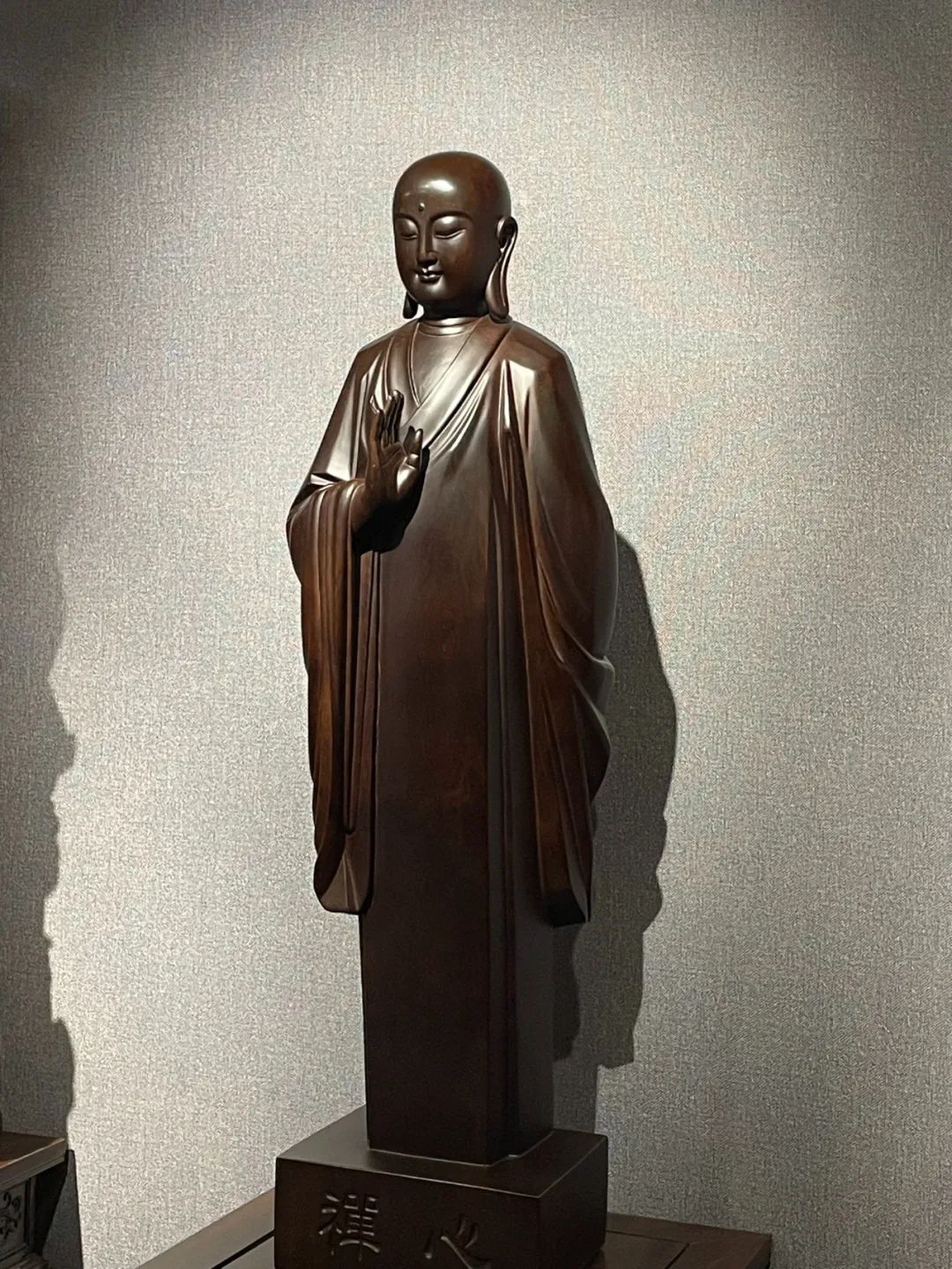 你好木雕城之大师郑君亮丨以刀代笔，使木生香