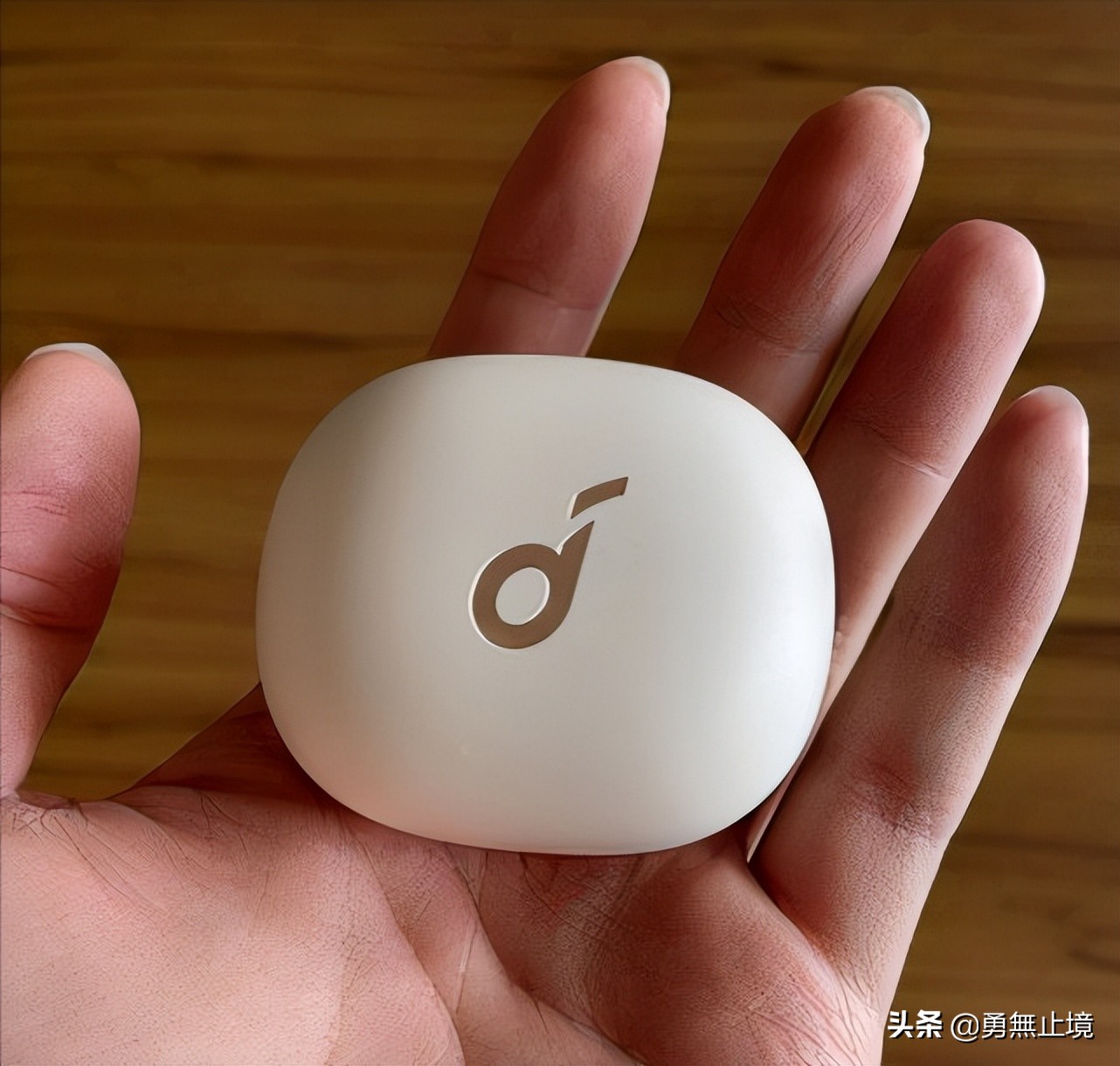 蓝牙耳机和入耳式耳机哪个音质好,和苹果耳机音质差不多的蓝牙耳机