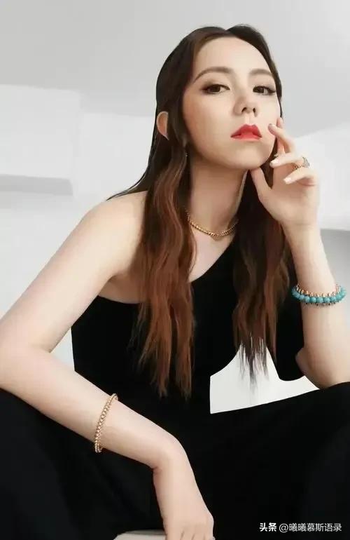 隐藏在小学生里的神仙嗓音邓紫棋,邓紫棋极具特色的嗓音倾情演唱