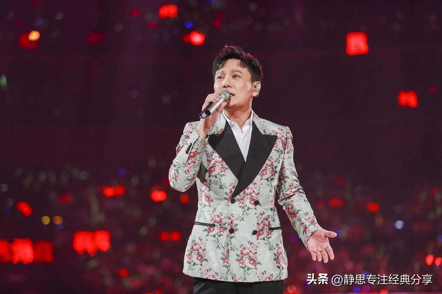 情歌王子张信哲年轻时,张信哲被称为情歌王子