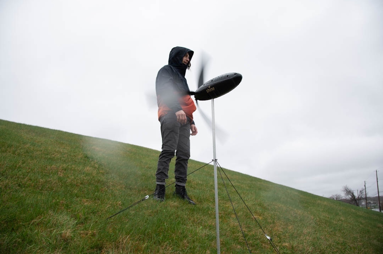 外国小哥发明充电宝,外国小哥发明制作大功率充电器