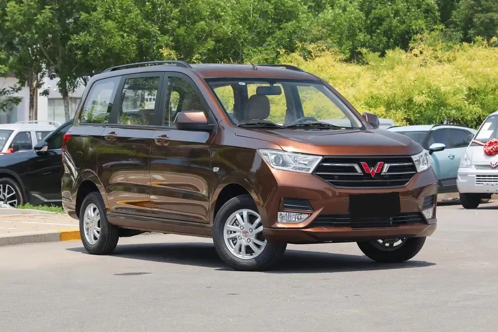 2017年五菱宏光面包车值多少钱,五菱宏光小型面包车最新报价图