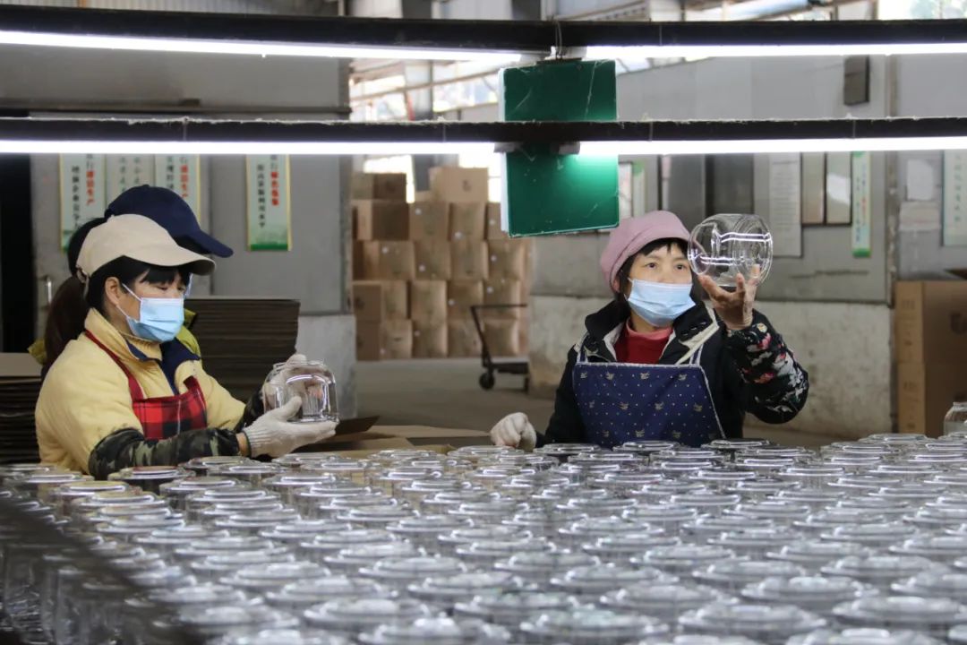 铆足干劲乘势起航,铆足干劲拼劲闯劲