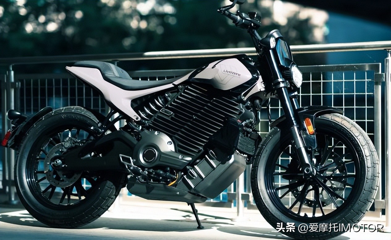 杜卡迪mtsv4发布,杜卡迪v4s和兰博基尼比赛