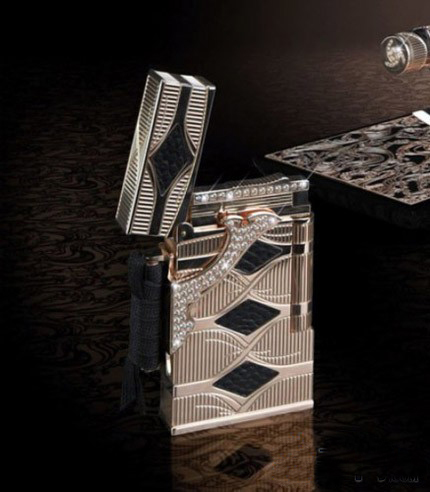 买8000元钱礼物到男方家,过年去男朋友家给了多少红包