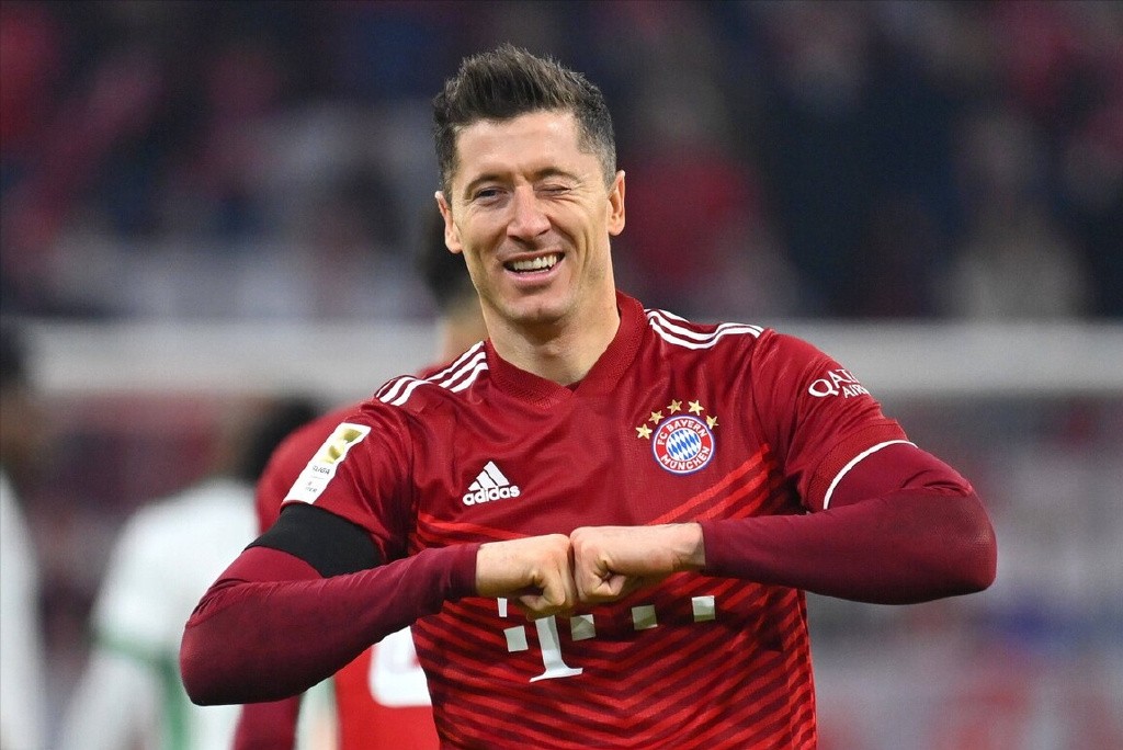 转会市场上那些突然反转,火山灰改变莱万轨迹“上树梗”因他得名