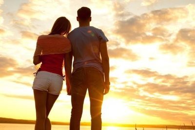 堂哥手断了，我带1000元去看望他，他把钱扔到一边“拿30万给我”