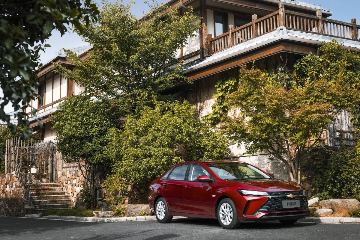 时尚动感家轿科鲁泽仅售5万多,新款科鲁泽二厢版售价