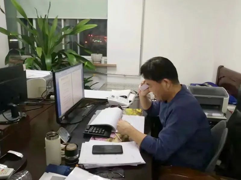 政法干警抗击疫情,疫情防控中全市政法机关冲锋陷阵