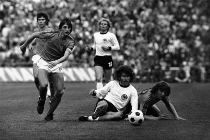 历史上世界杯排名最大的两支球队,世界杯历史上的三大冷门球队排名