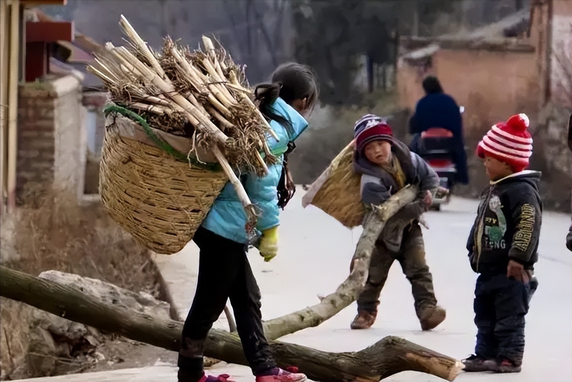 穷人不该生娃是哪个高材生说的,女大学生说穷人不该生娃
