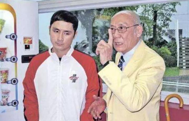 港姐杨思琦一人带俩娃,港姐杨思琦视频