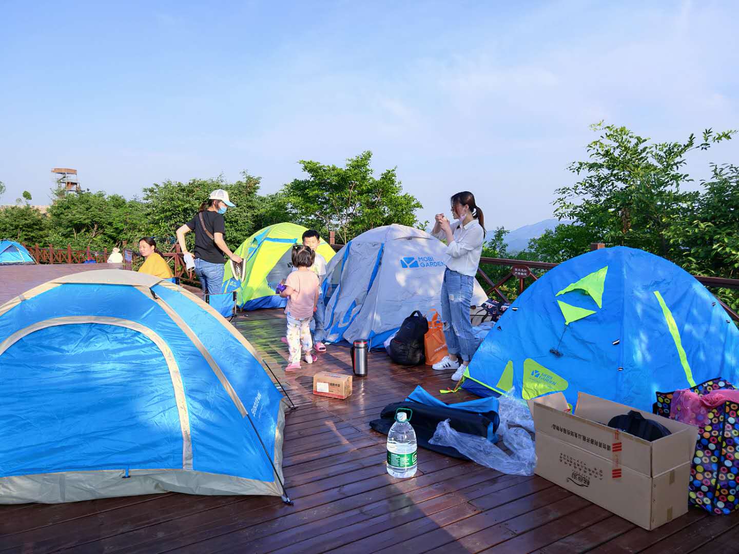 南漳天池山山顶云端木屋露营,南漳天池山烧烤露营