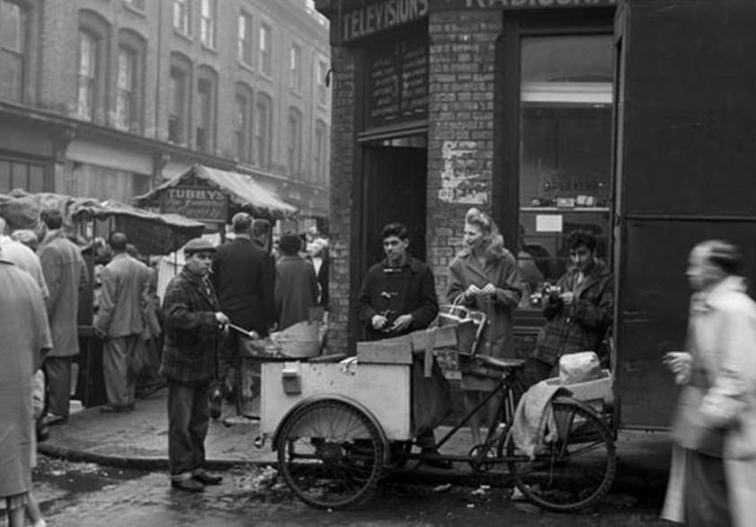 英国将48枚*弹核**对准我国，阻碍我国收复香港，毛主席一招解决困境