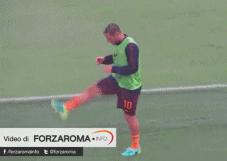 大雨中的足球比赛名场面,大雨足球比赛解说