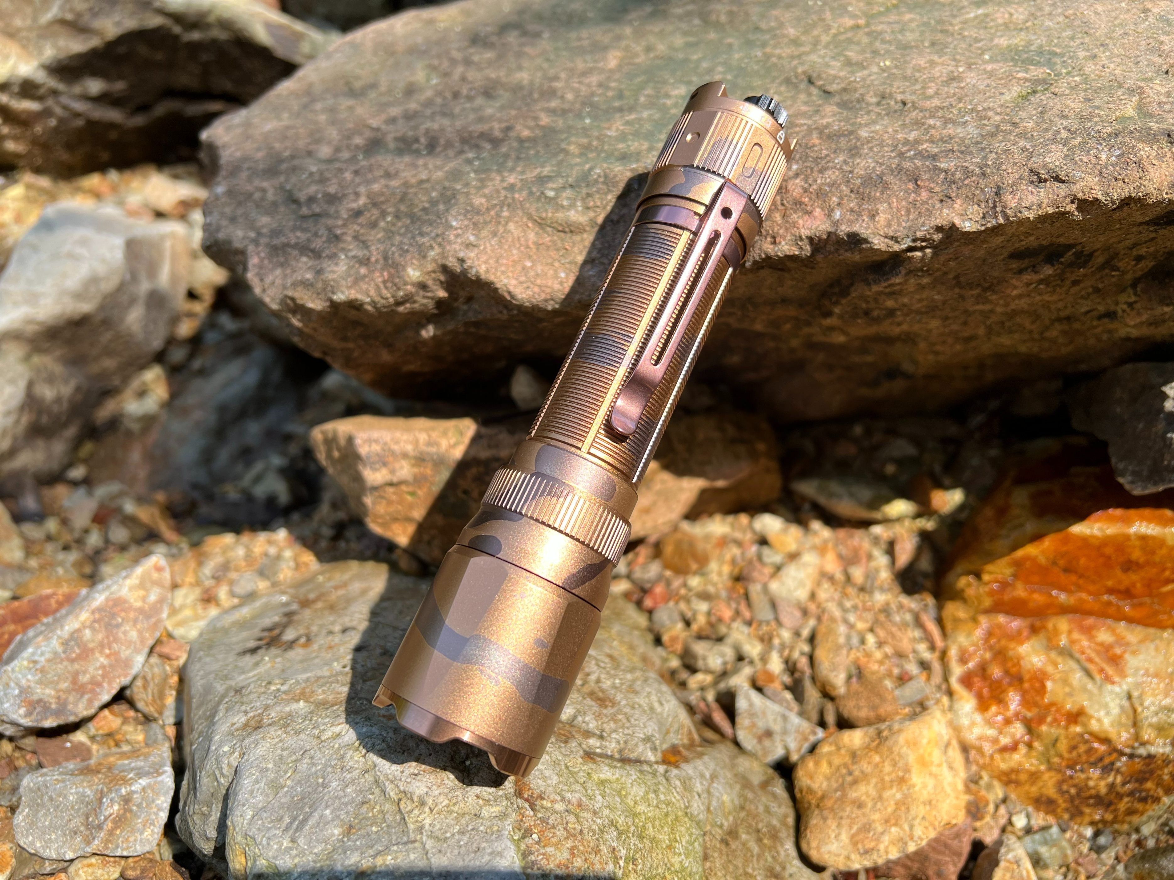 fenixtk22手电评测,fenixtk20uev2.0战术手电