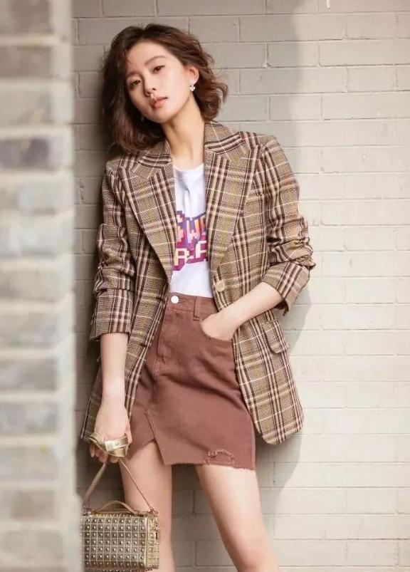 西装里面穿什么？建议这9种内搭，百搭又经典，关键还时髦上档次