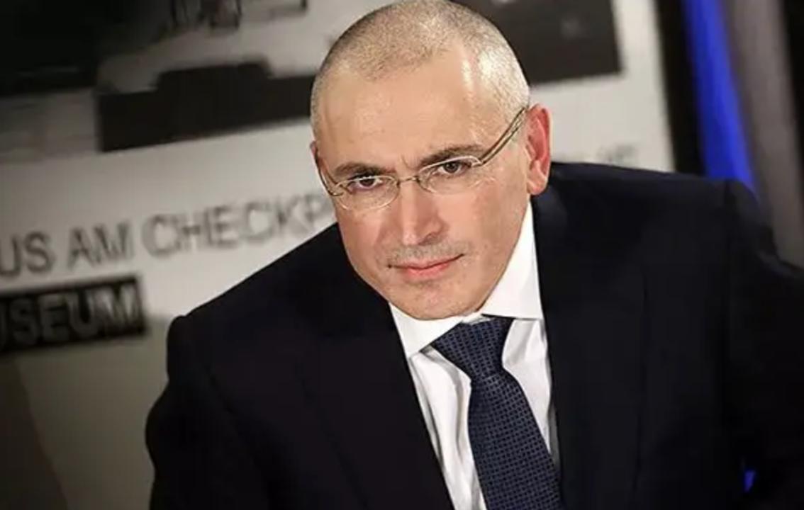 俄罗斯首富与普京的对峙 (俄罗斯首富挑战普京结果怎样了)