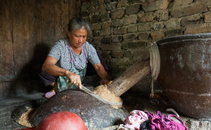 高粱酿酒一斤高粱能出多少酒,1千斤高粱能酿多少酒