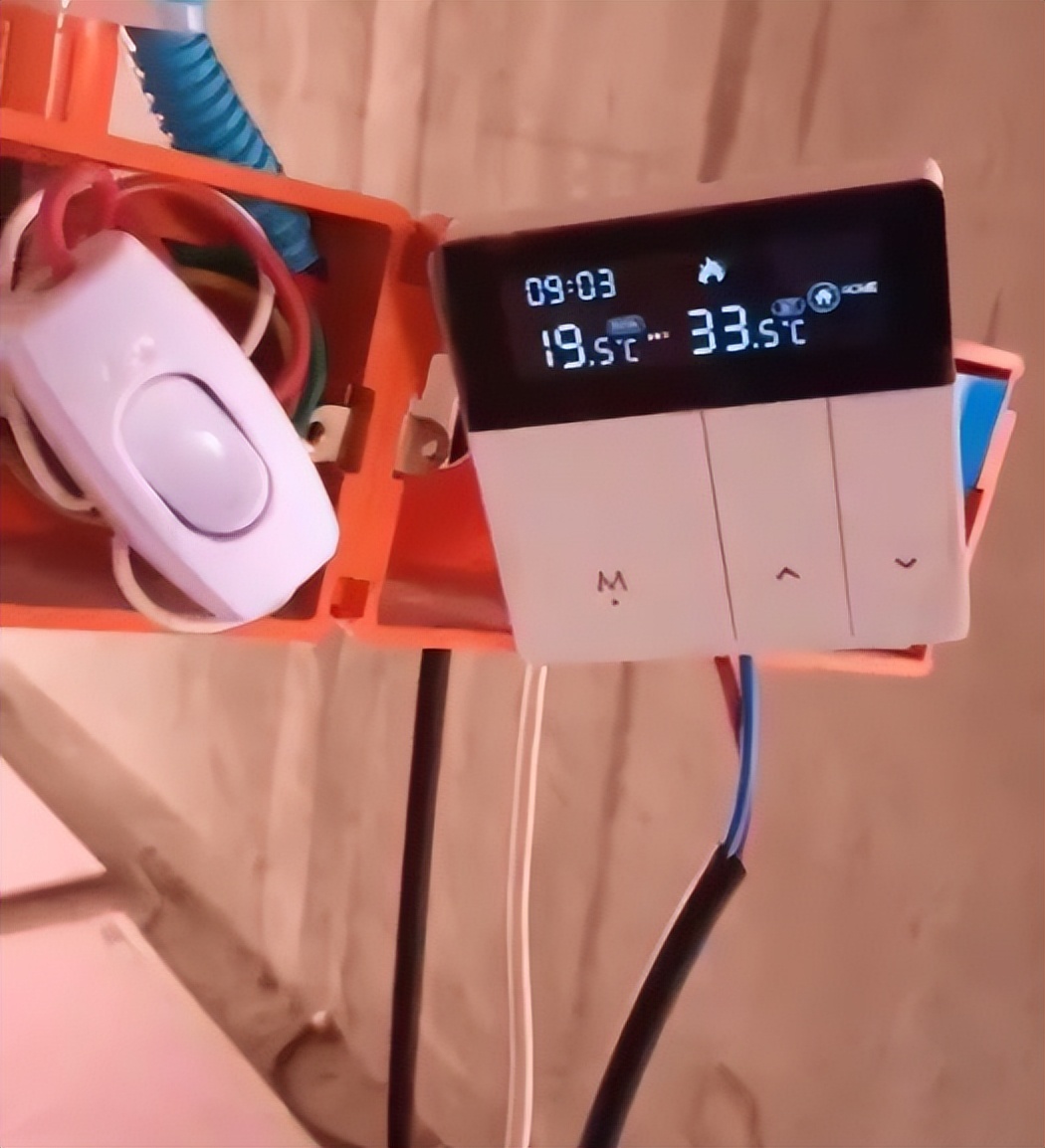 农村自建房壁炉取暖烧柴火,东北农村自建房取暖视频