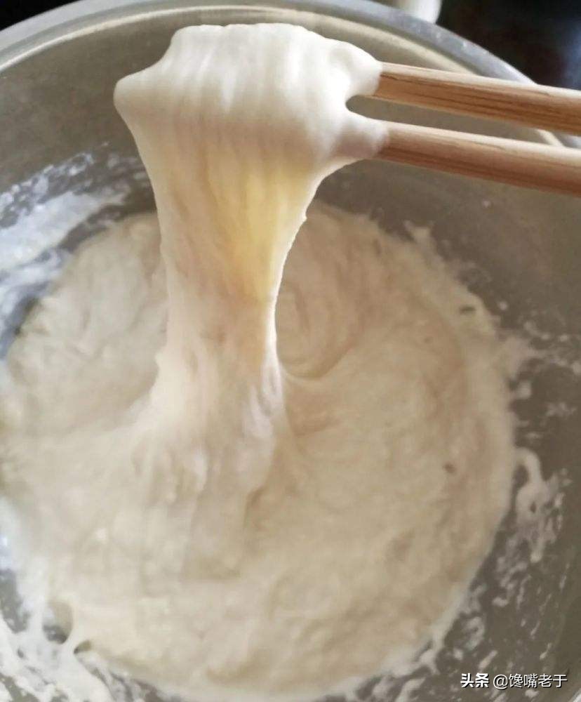 买面粉中筋和高筋哪个好,买面粉时怎样分别面粉好坏