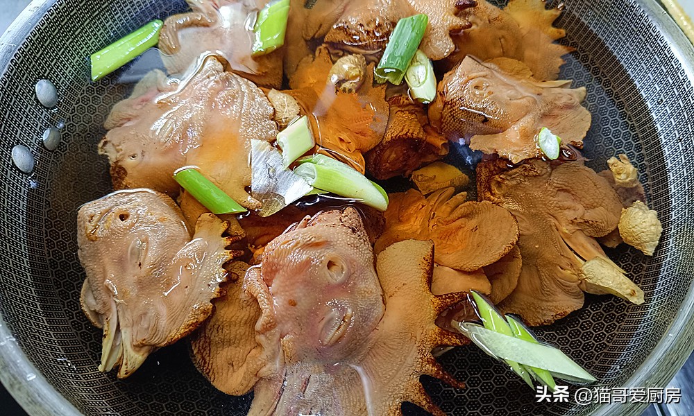 鸡头怎么做特别好吃,鸡头应该怎么熬才好吃