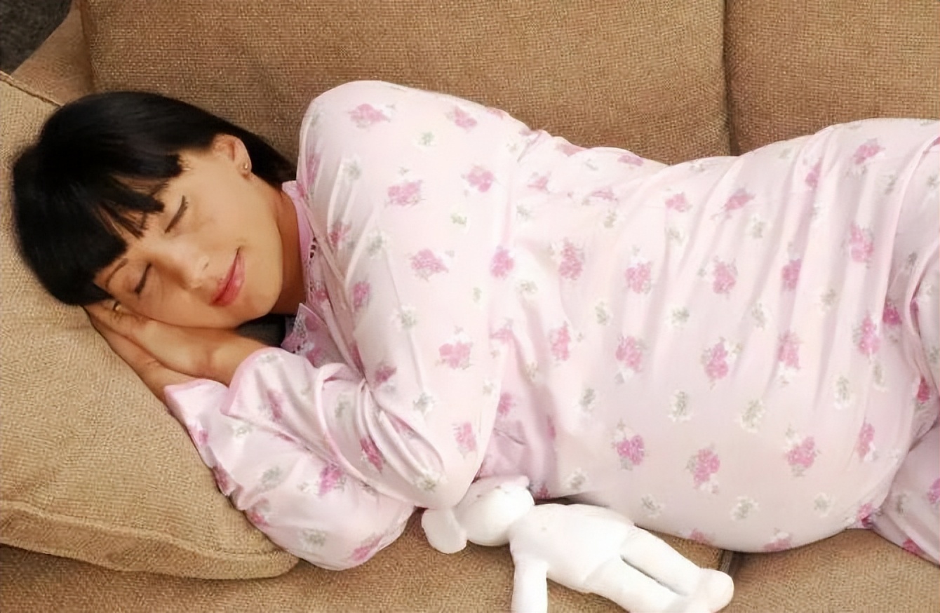 孕妇怀孕后老睡不好觉是什么原因,孕妇睡姿要怎么睡对宝宝比较好