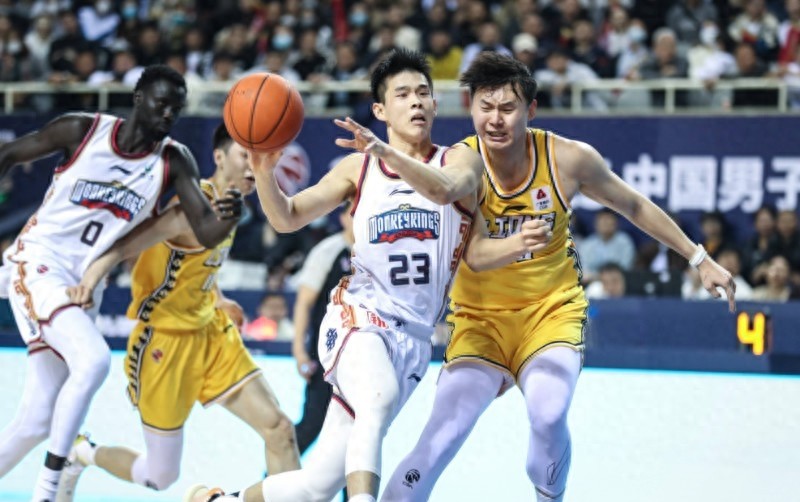 辽宁109-103逆转广州喜迎4连胜,辽宁119-97大胜广东全场