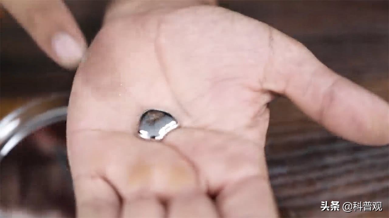 水银温度计断了对身体有什么危害,小孩弄断了水银温度计