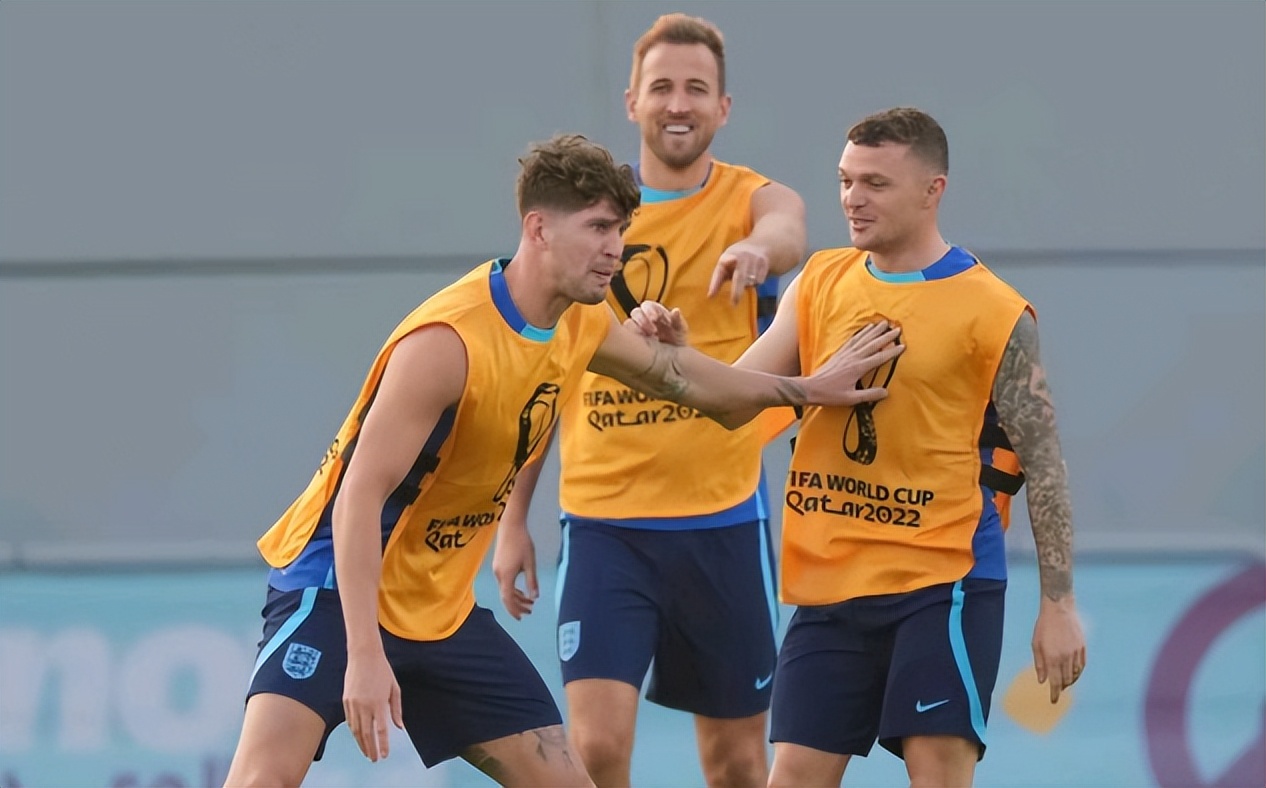 世界杯啦啦队颜值大比拼！身材火辣长腿惹眼，多位成员撞脸明星