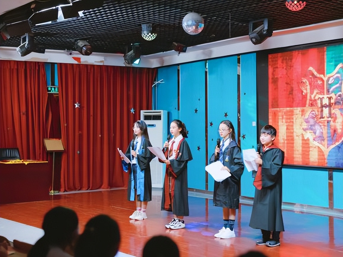 首师大育新华电附中小学部科技节隆重举行