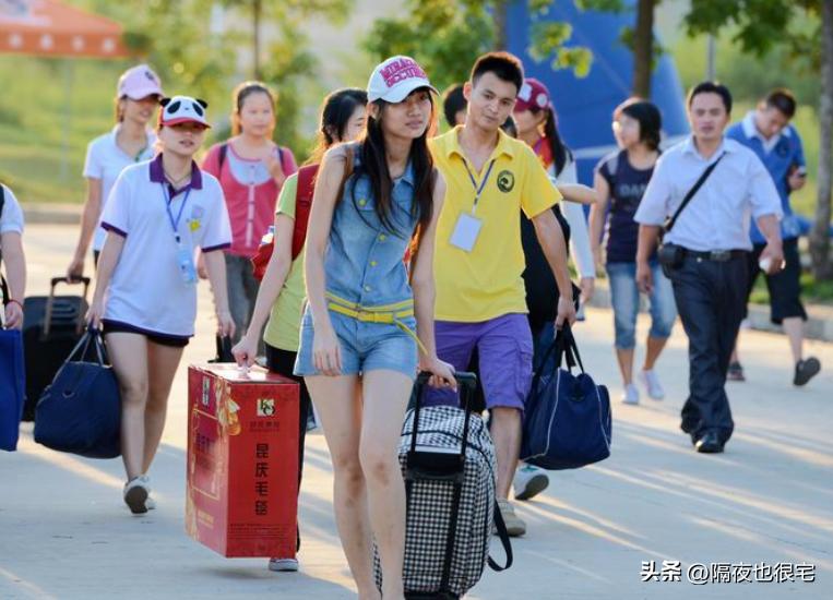 高考生查分竟显示“0分”？老师知道后喜笑颜开，985大学随便你选