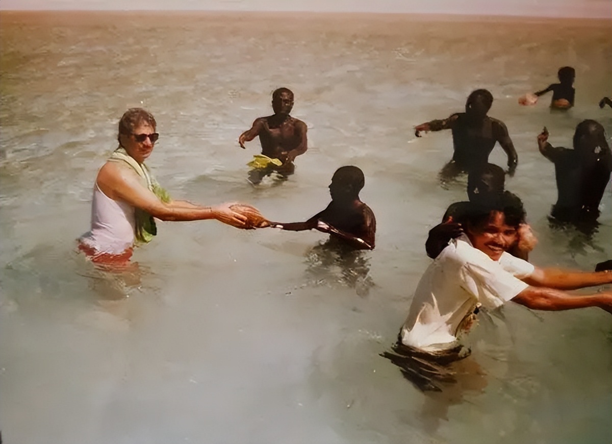 与世隔绝几万年的部落人,与世隔绝的土著部落