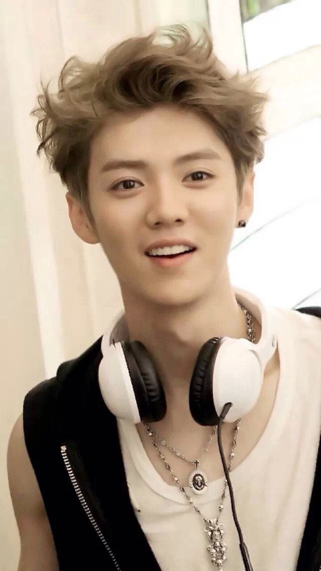 鹿晗公布恋情后为什么不减反增,鹿晗公布恋情当时的状况