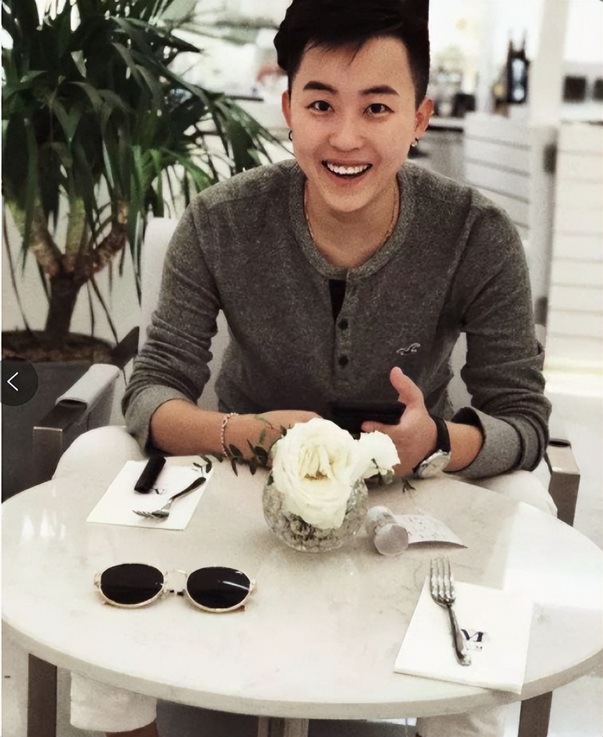 女总裁花50万生下孩子,26岁女总裁生了五国混血