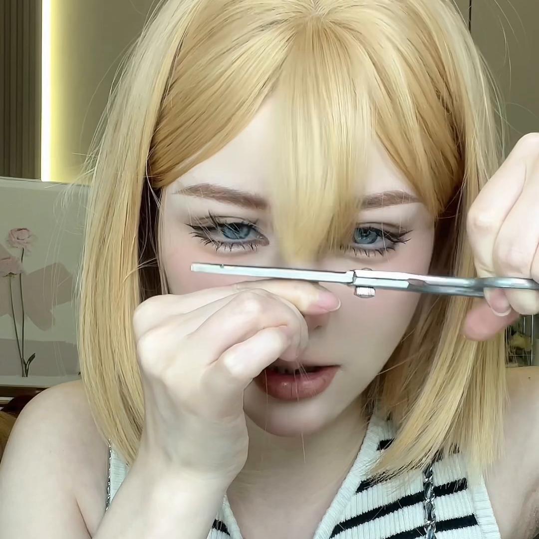 齐刘海两侧也剪齐,齐刘海分成两边弧度不一样怎么办