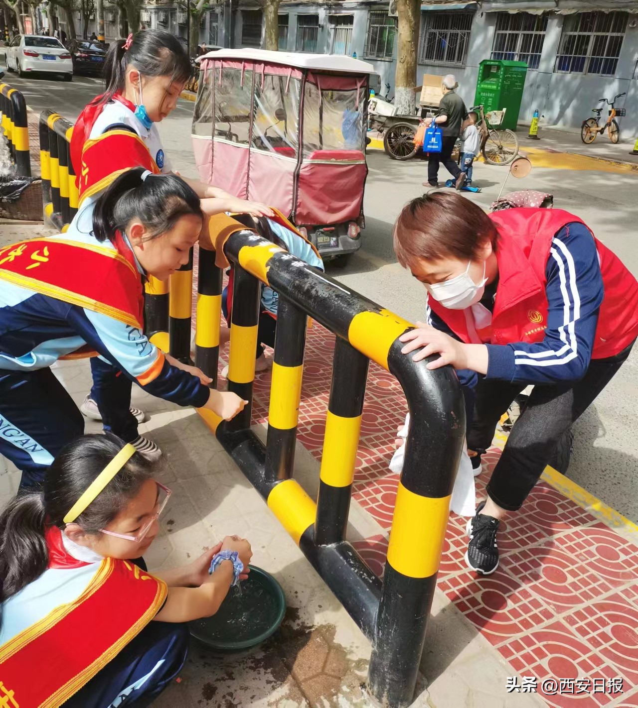 从一个人到一群人志愿服务“组团”发力庆安小学将实践育人厚植于志愿服务沃土