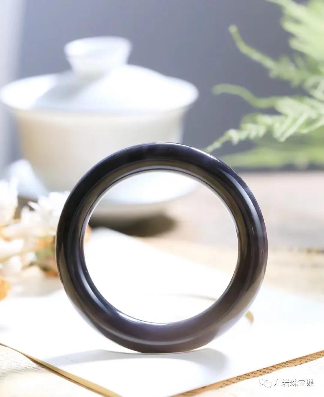 玉镯怎么挑选适合自己,买玉镯怎么选才正确