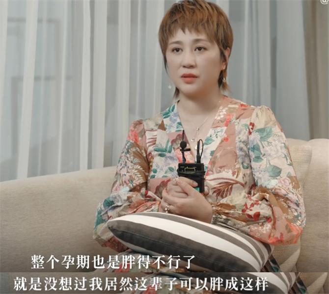 马丽生完孩子之后的状态,马丽生完孩子头发卷