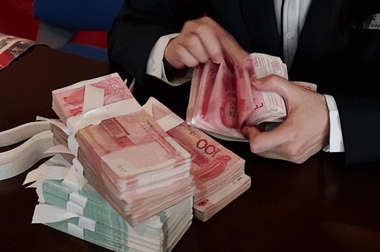 灏忎紬闂峰０鍙戣储琛屼笟,闂峰０鍙戣储琛屼笟