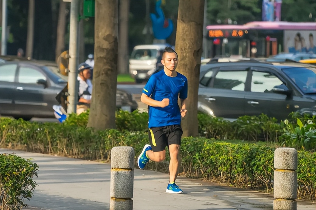 避开酒局的时候喝点醒酒护肝饮品,酒局吃什么立马醒酒