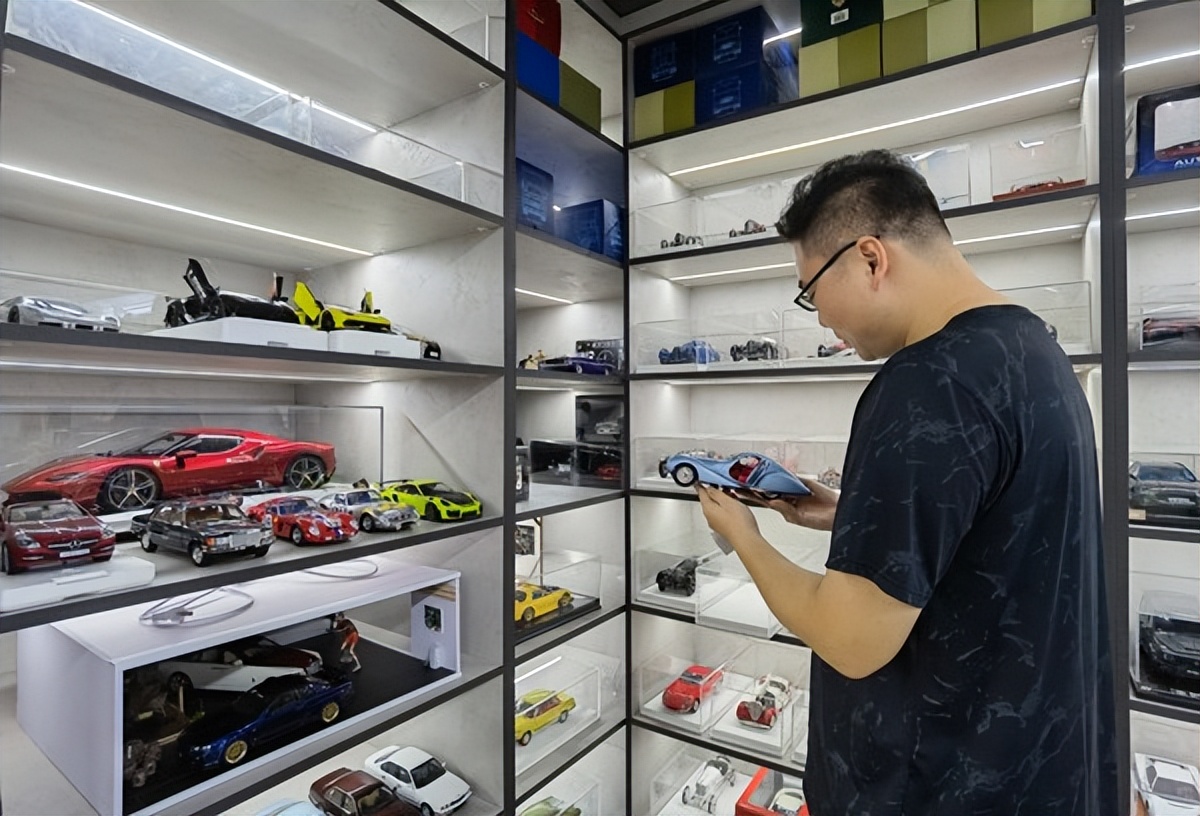 动辄千元，还没上市先被“炒热”！济南玩家收藏超1500台汽车模型开起实体店，模友上至70岁下至初中生