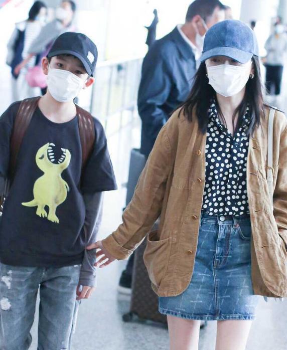 父女之间亲嘴的危害,父女亲脸拥抱违法吗