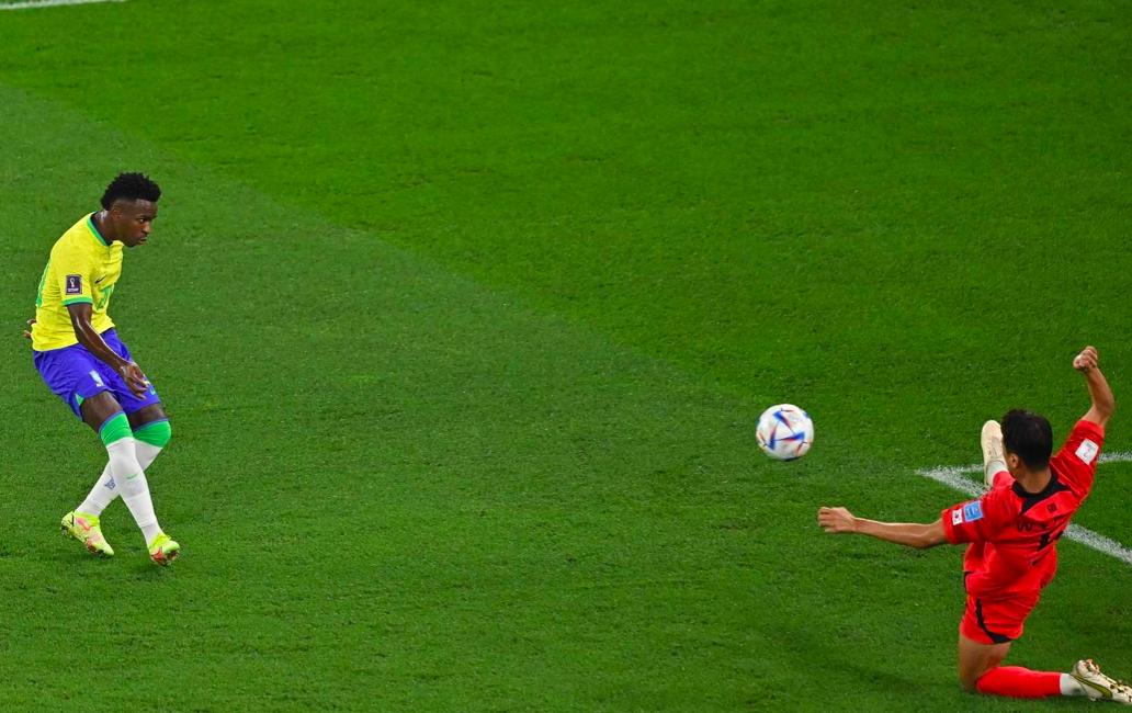 13分钟2-0！韩国被打爆内马尔维尼修斯进球巴西两度跳起桑巴舞