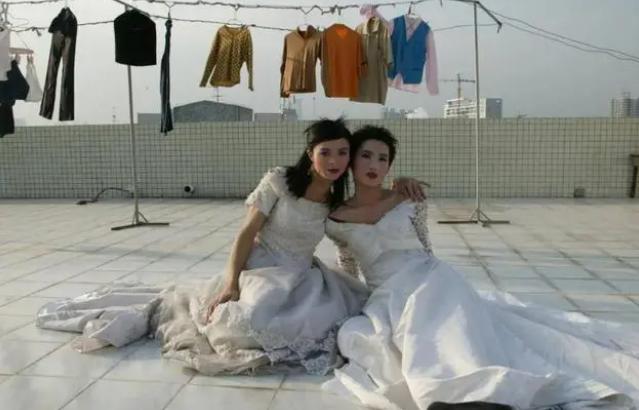 “变性人”李二毛：为爱变女人，被拍17年，41岁在出租屋凄惨离世